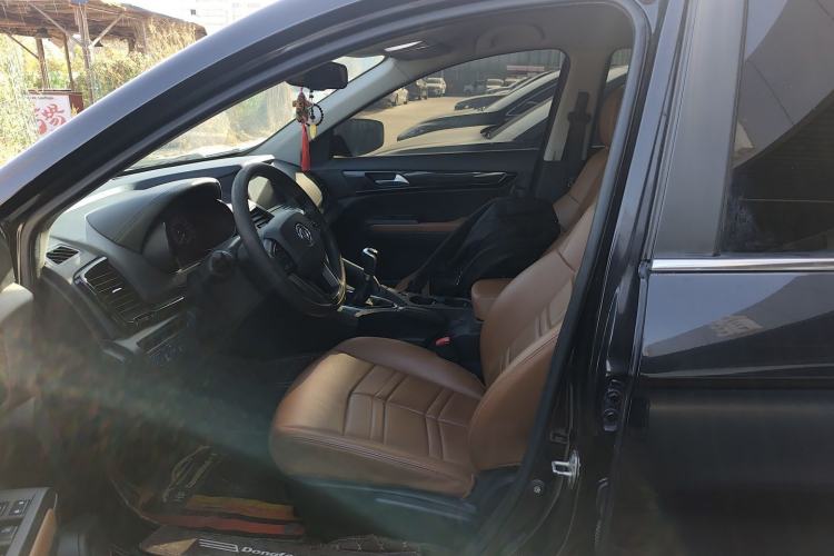Used Dongfeng Fengdu MX5 2016 2.0L Manual Elite Edition Left Front Seat