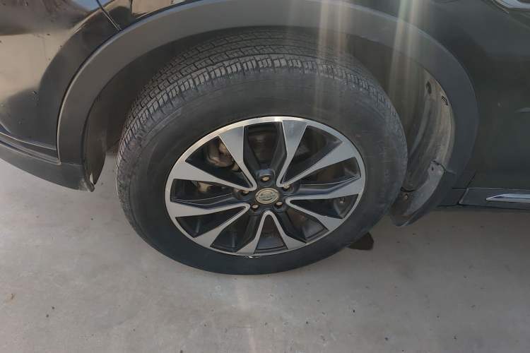 Used Dongfeng Fengdu MX5 2016 2.0L Manual Elite Edition Left Front Wheel Hub