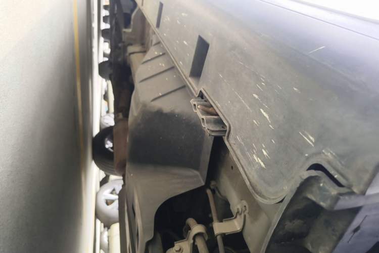 Used Dongfeng Fengdu MX5 2016 2.0L Automatic Flagship Edition Left Side Sill