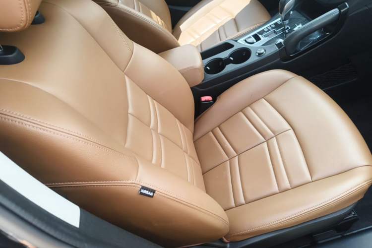 Used Dongfeng Fengdu MX5 2016 2.0L Automatic Flagship Edition Right Front Seat