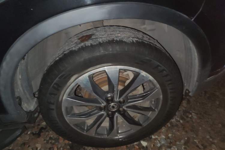 Used Dongfeng Fengdu MX5 2016 1.4T Manual Luxury Edition Right Front Wheel Hub