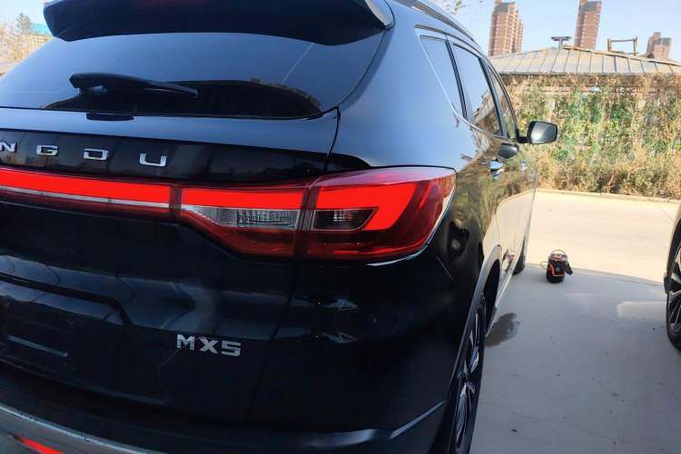 Used Dongfeng Fengdu MX5 2016 2.0L Manual Elite Edition Right Rear Taillight