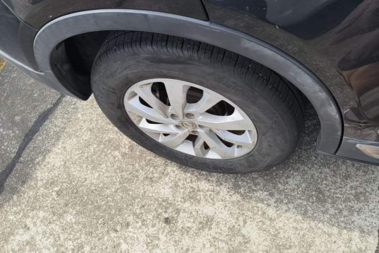 Used Dongfeng Fengdu MX5 2016 1.4T Manual Fashion Edition Right Rear Wheel Hub