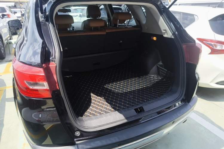 Used Dongfeng Fengdu MX5 2016 2.0L Automatic Flagship Edition Trunk