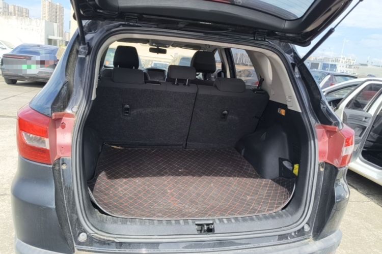 Used Dongfeng Fengdu MX5 2016 1.4T Manual Fashion Edition Trunk