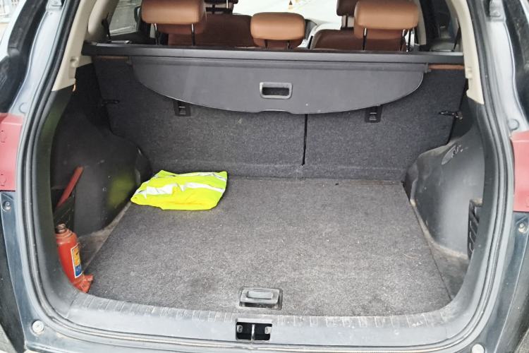 Used Dongfeng Fengdu MX5 2016 2.0L Automatic Flagship Edition Trunk