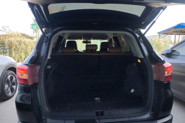 Used Dongfeng Fengdu MX5 2016 2.0L Manual Elite Edition Trunk