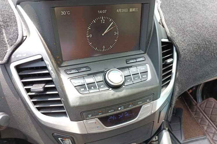 Used Dongfeng Fengdu MX5 2016 2.0L Automatic Flagship Edition Audio And AC Panel
