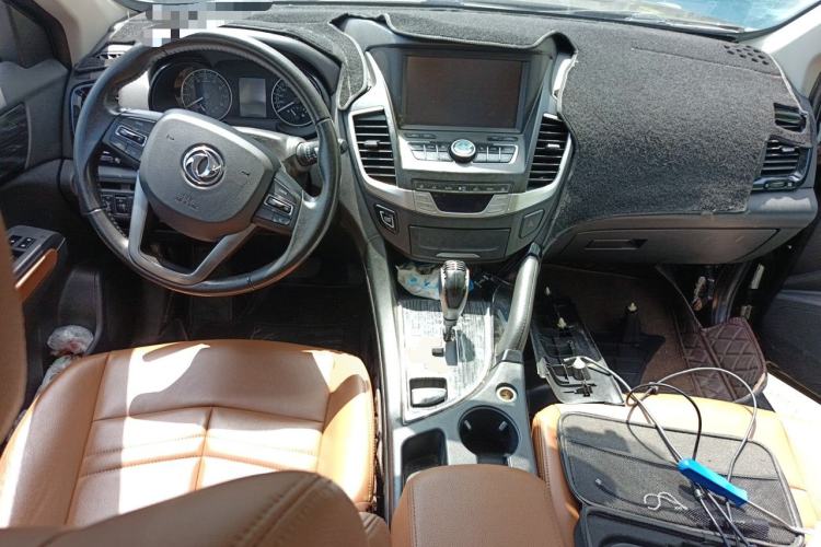 Used Dongfeng Fengdu MX5 2016 2.0L Automatic Flagship Edition Center Console
