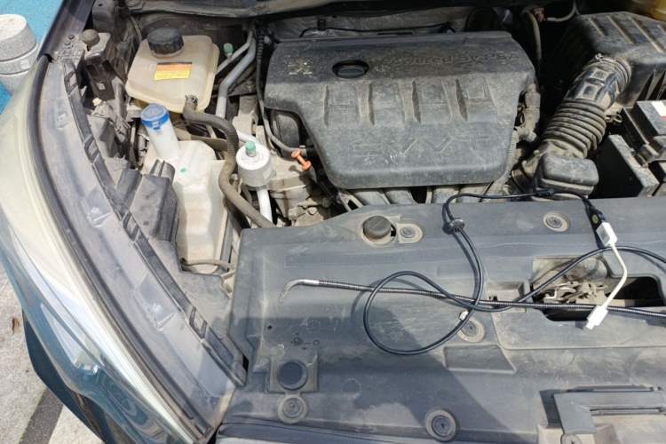 Used Dongfeng Fengdu MX5 2016 2.0L Automatic Flagship Edition Engine Bay Right