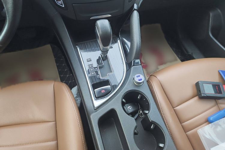 Used Dongfeng Fengdu MX5 2016 2.0L Automatic Flagship Edition Gear Lever