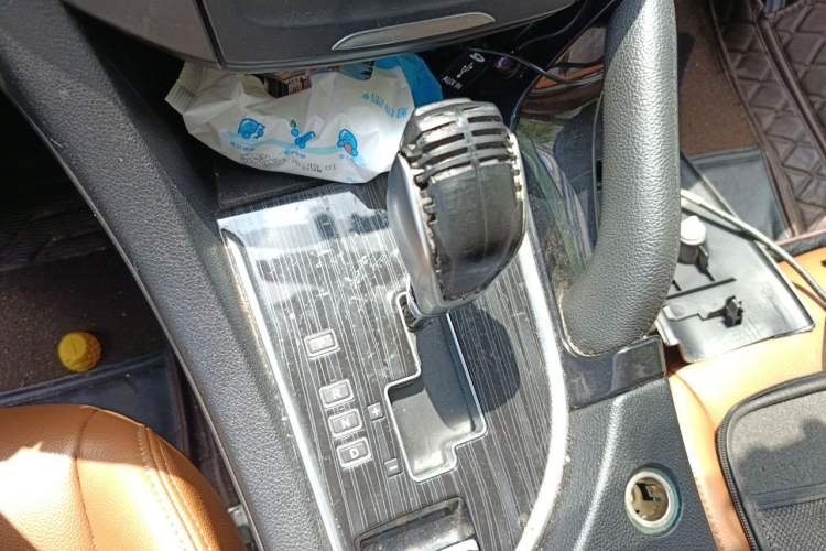 Used Dongfeng Fengdu MX5 2016 2.0L Automatic Flagship Edition Gear Lever