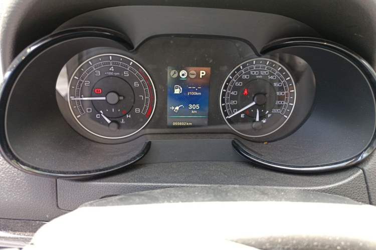 Used Dongfeng Fengdu MX5 2016 2.0L Automatic Flagship Edition Instrument Cluster