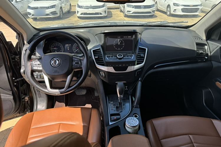 Used Dongfeng Fengdu MX5 2016 2.0L Automatic Flagship Edition Interior 1