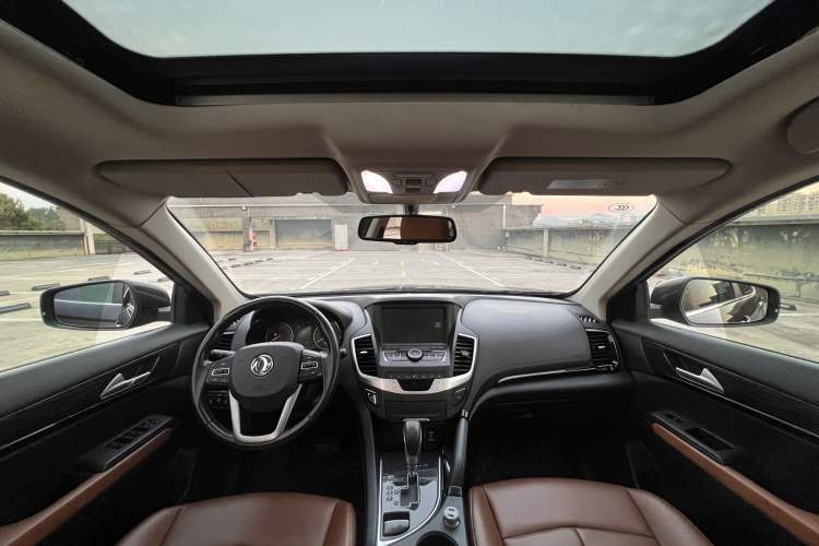 Used Dongfeng Fengdu MX5 2016 2.0L Automatic Flagship Edition Interior 10