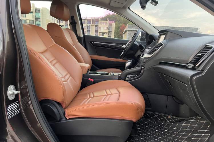 Used Dongfeng Fengdu MX5 2016 2.0L Automatic Flagship Edition Interior 11