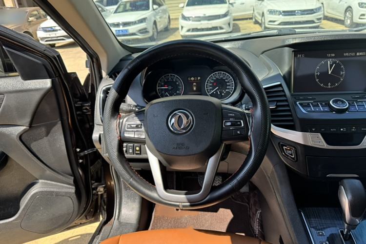 Used Dongfeng Fengdu MX5 2016 2.0L Automatic Flagship Edition Interior 2