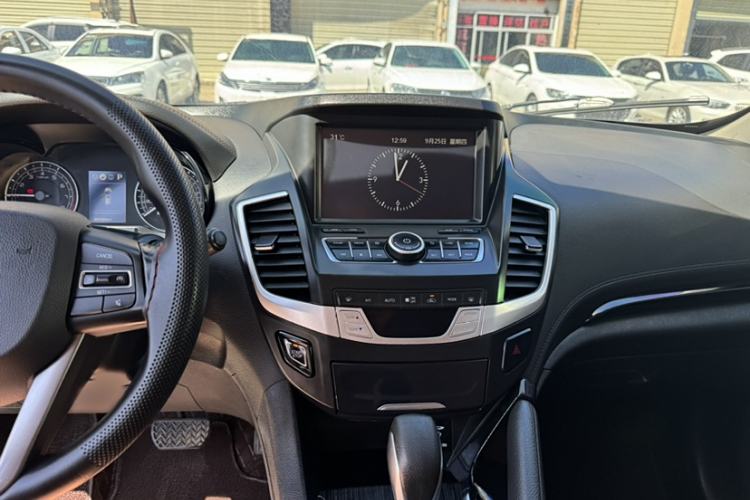 Used Dongfeng Fengdu MX5 2016 2.0L Automatic Flagship Edition Interior 3