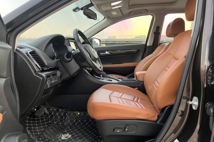Used Dongfeng Fengdu MX5 2016 2.0L Automatic Flagship Edition Interior 3