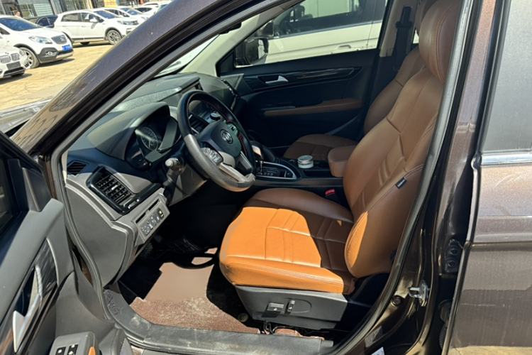 Used Dongfeng Fengdu MX5 2016 2.0L Automatic Flagship Edition Interior 5