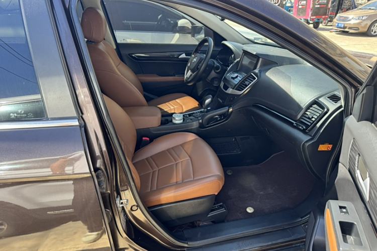 Used Dongfeng Fengdu MX5 2016 2.0L Automatic Flagship Edition Interior 7