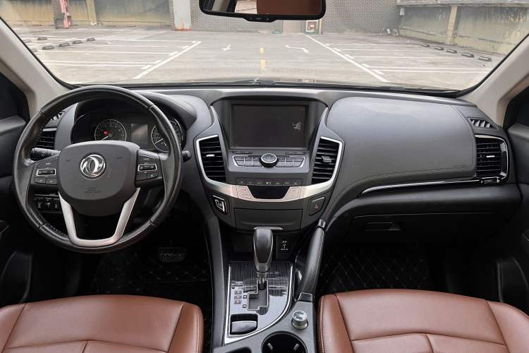 Used Dongfeng Fengdu MX5 2016 2.0L Automatic Flagship Edition Interior 8