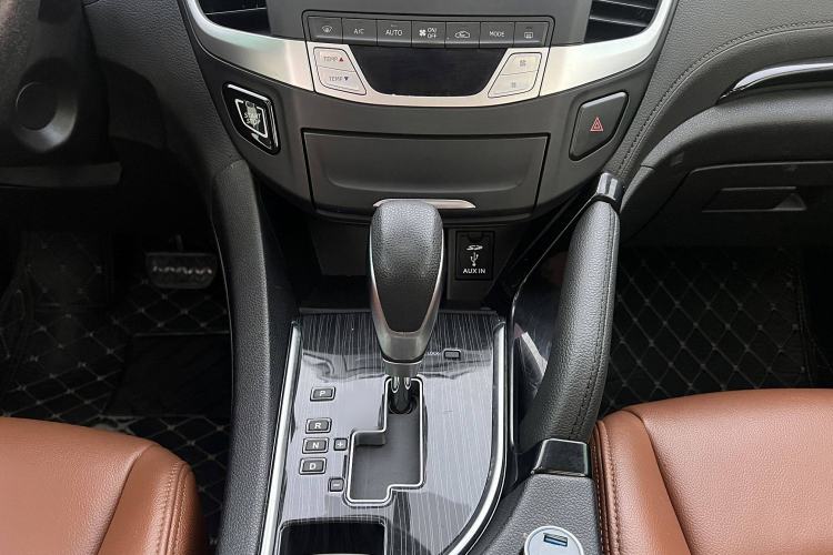 Used Dongfeng Fengdu MX5 2016 2.0L Automatic Flagship Edition Interior 9
