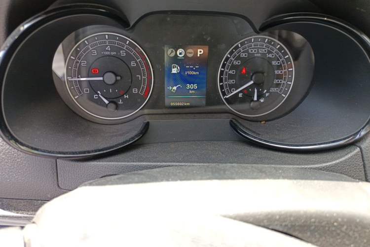 Used Dongfeng Fengdu MX5 2016 2.0L Automatic Flagship Edition Odometer Close Up