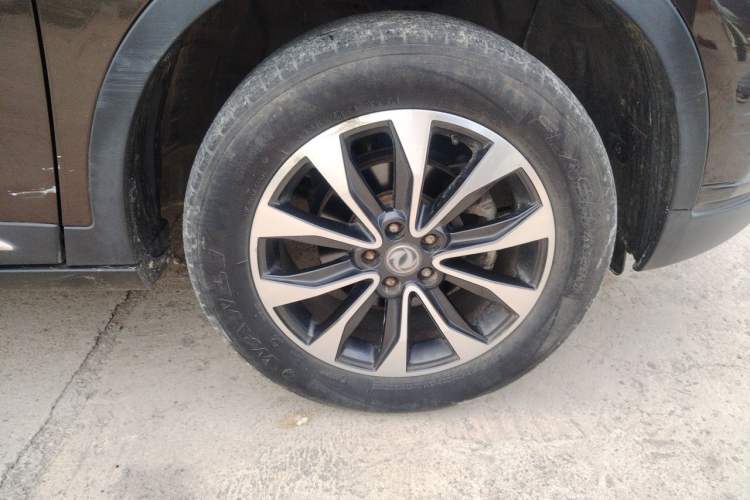 Used Dongfeng Fengdu MX5 2016 2.0L Manual Elite Edition Right Front Wheel Hub
