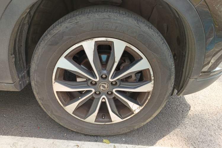 Used Dongfeng Fengdu MX5 2016 2.0L Automatic Flagship Edition Right Front Wheel Hub