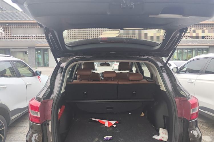Used Dongfeng Fengdu MX5 2016 2.0L Automatic Flagship Edition Trunk