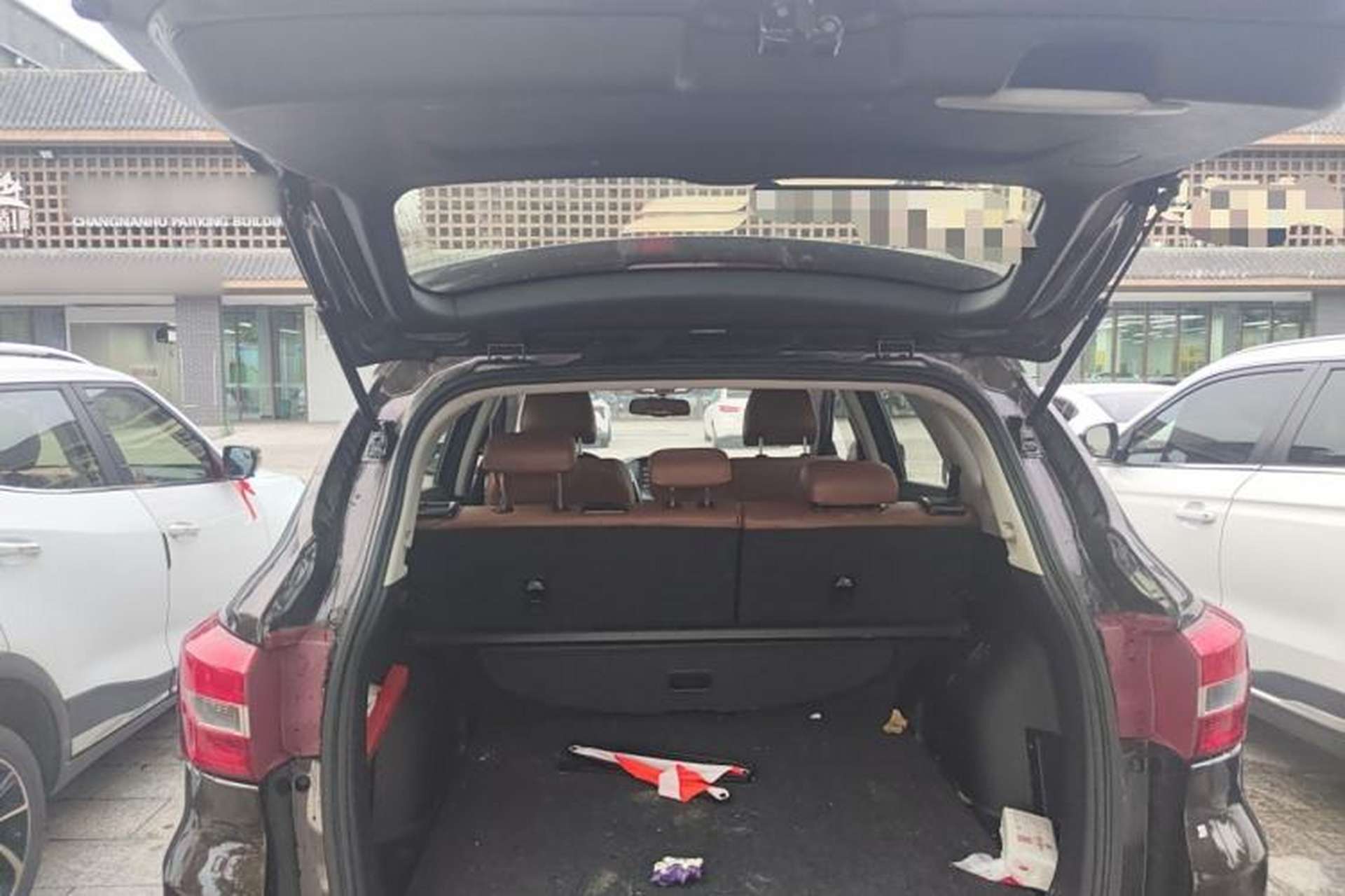 Used Dongfeng Fengdu MX5 2016 2.0L Automatic Flagship Edition Trunk