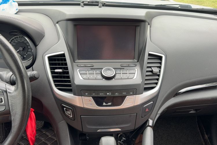 Used Dongfeng Fengdu MX5 2016 2.0L Automatic Flagship Edition Audio And AC Panel