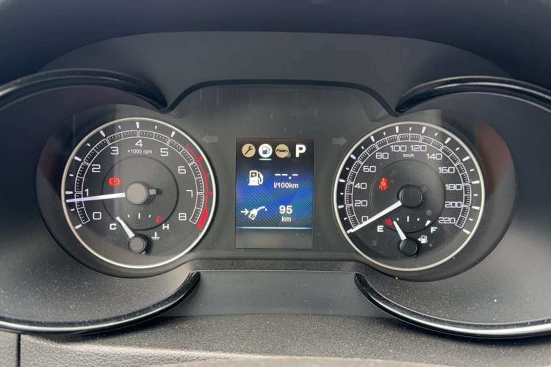 Used Dongfeng Fengdu MX5 2016 2.0L Automatic Flagship Edition Instrument Cluster