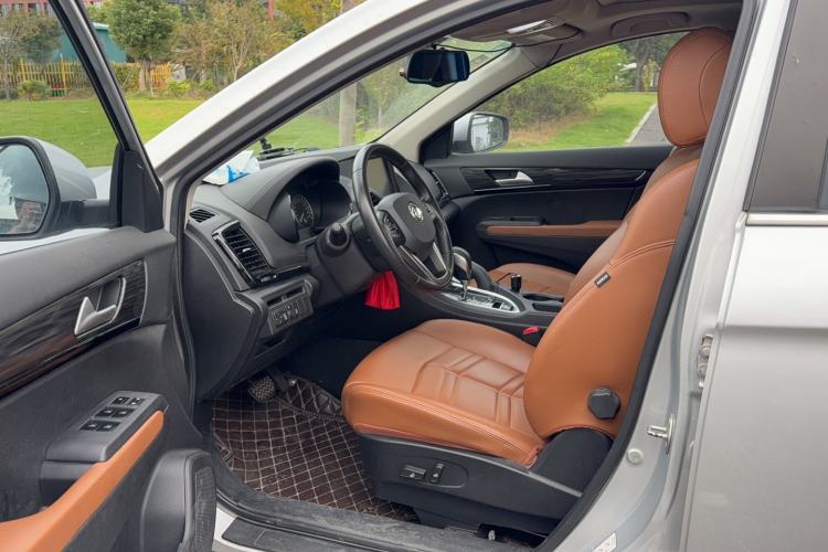 Used Dongfeng Fengdu MX5 2016 2.0L Automatic Flagship Edition Interior 1