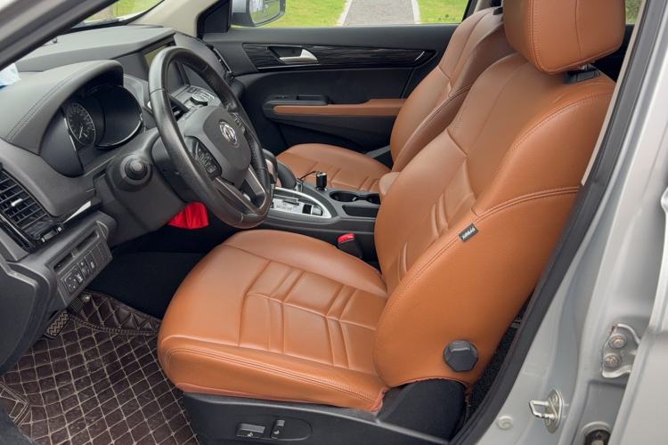 Used Dongfeng Fengdu MX5 2016 2.0L Automatic Flagship Edition Interior 2