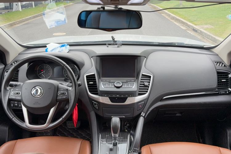 Used Dongfeng Fengdu MX5 2016 2.0L Automatic Flagship Edition Interior 5