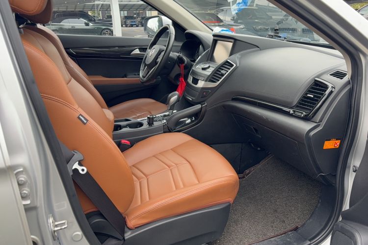 Used Dongfeng Fengdu MX5 2016 2.0L Automatic Flagship Edition Interior 7