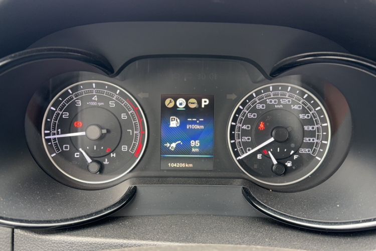 Used Dongfeng Fengdu MX5 2016 2.0L Automatic Flagship Edition Odometer Close Up