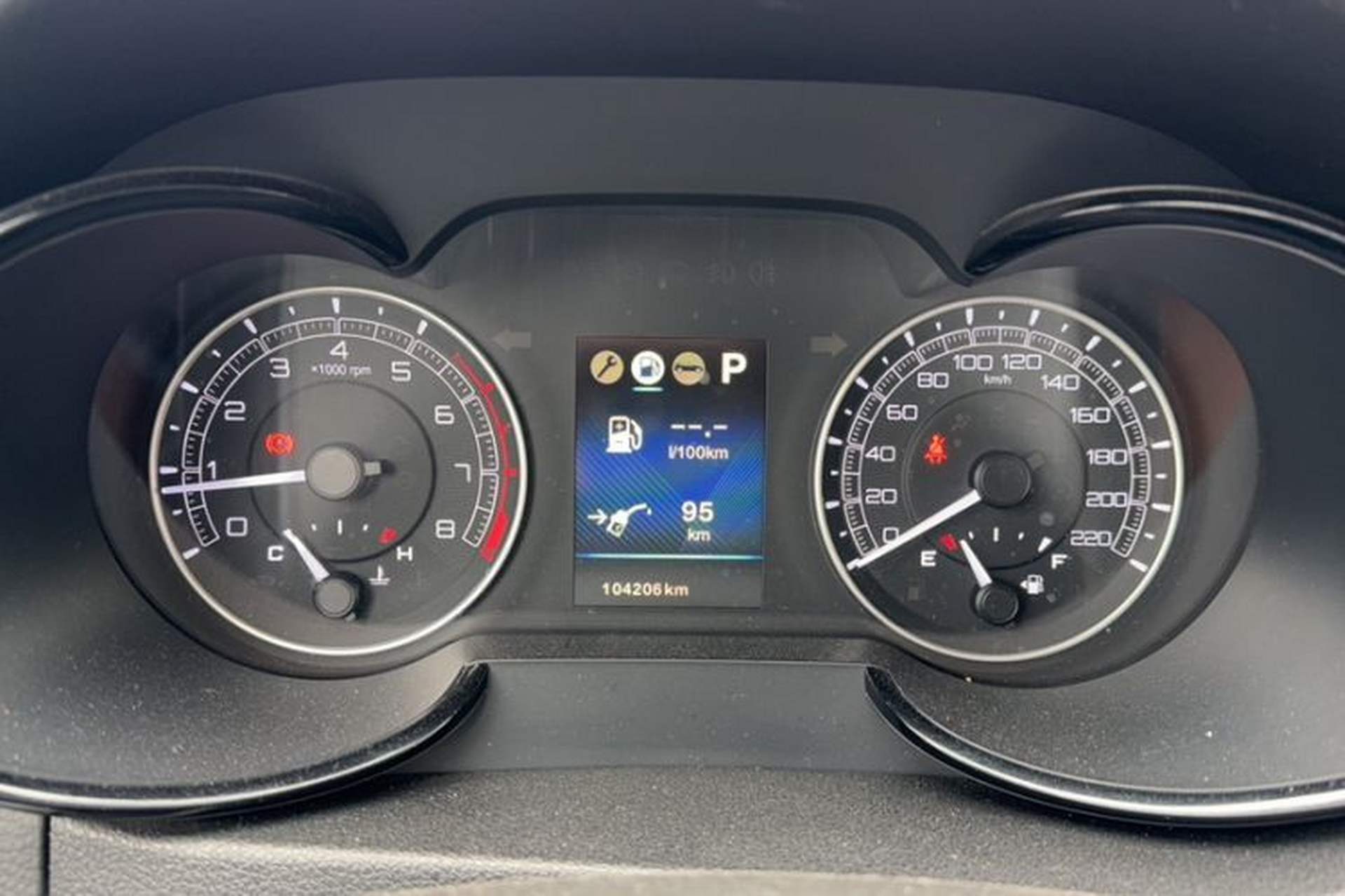 Used Dongfeng Fengdu MX5 2016 2.0L Automatic Flagship Edition Odometer Close Up