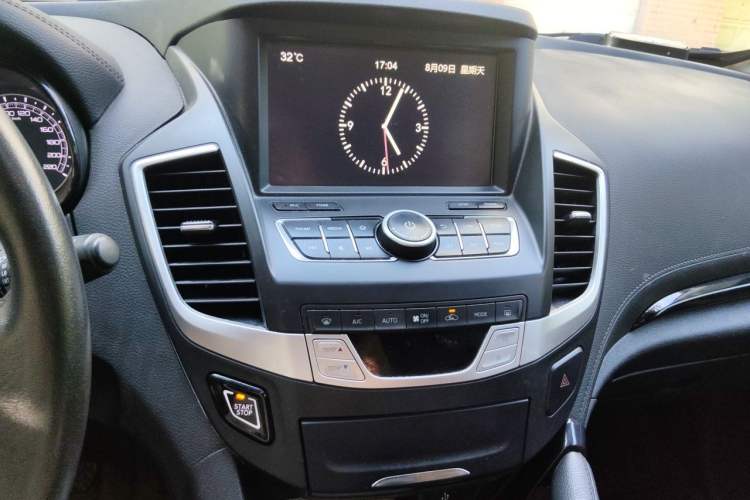 Used Dongfeng Fengdu MX5 2016 2.0L Automatic Flagship Edition Audio And AC Panel