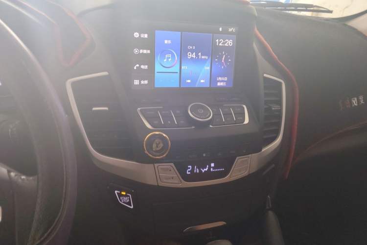 Used Dongfeng Fengdu MX5 2016 2.0L Automatic Flagship Edition Audio And AC Panel