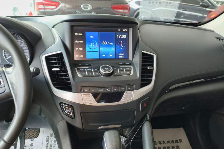 Used Dongfeng Fengdu MX5 2016 2.0L Automatic Flagship Edition Audio And AC Panel