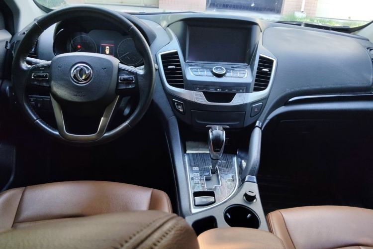 Used Dongfeng Fengdu MX5 2016 2.0L Automatic Flagship Edition Center Console