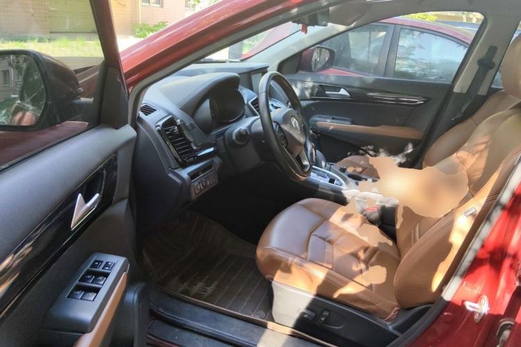 Used Dongfeng Fengdu MX5 2016 2.0L Automatic Flagship Edition Driver Seat