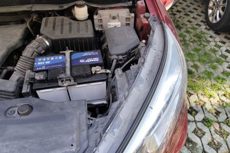 Used Dongfeng Fengdu MX5 2016 2.0L Automatic Flagship Edition Engine Bay Left