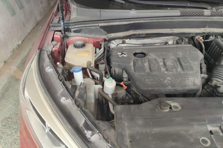 Used Dongfeng Fengdu MX5 2016 2.0L Automatic Flagship Edition Engine Bay Right