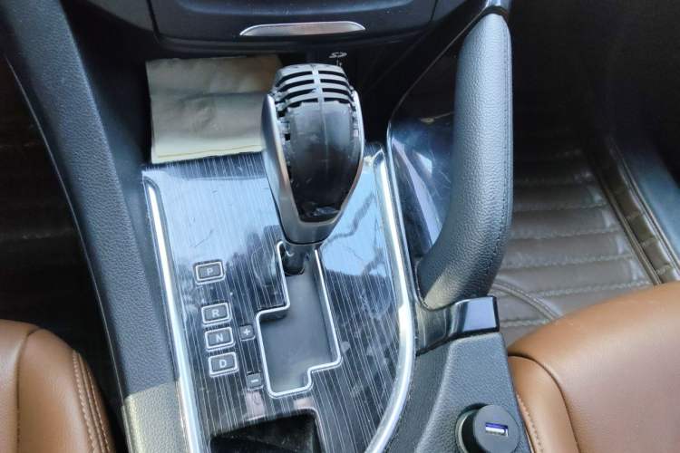 Used Dongfeng Fengdu MX5 2016 2.0L Automatic Flagship Edition Gear Lever