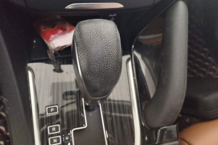 Used Dongfeng Fengdu MX5 2016 2.0L Automatic Flagship Edition Gear Lever