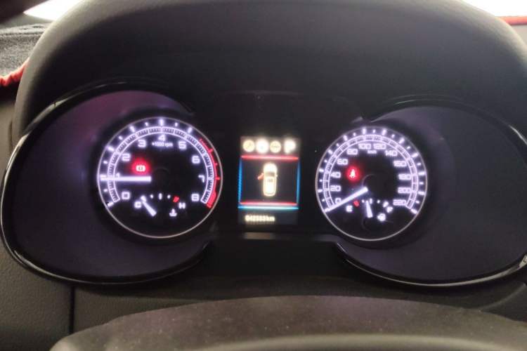 Used Dongfeng Fengdu MX5 2016 2.0L Automatic Flagship Edition Instrument Cluster